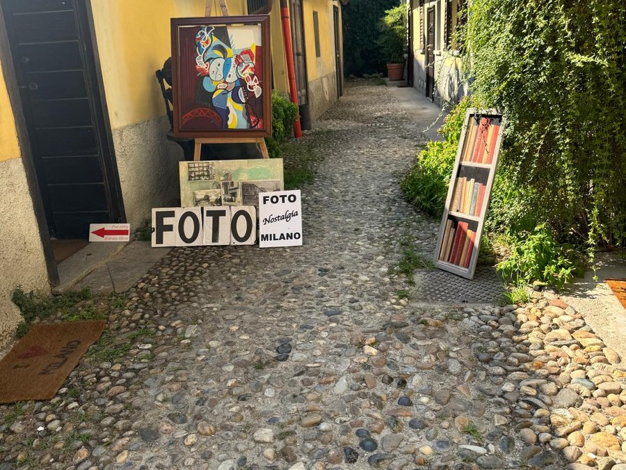 Ingresso dello studio e galleria d'arte in Vicolo dei Lavandai